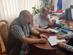 Primarul Tomiță Onisii a semnat contractul pentru prima componenta a celui mai mare proiect implementat în Liteni