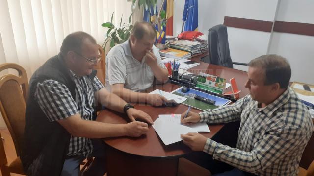 Primarul Tomiță Onisii a semnat contractul pentru prima componenta a celui mai mare proiect implementat în Liteni