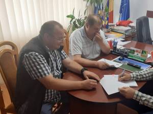 Primarul Tomiță Onisii a semnat contractul pentru prima componentă a celui mai mare proiect implementat în Liteni