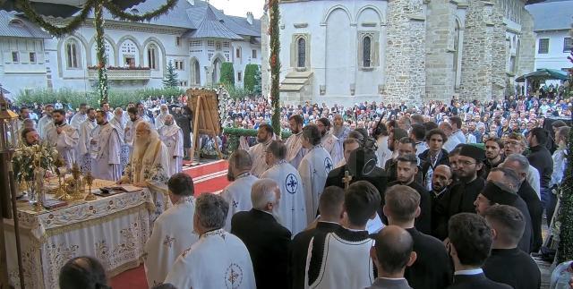 Mii de pelerini din țară și străinătate au venit și anul acesta la Mănăstirea Putna, Ierusalimul Neamului Românesc, de sărbătoarea Adormirii Maicii Domnului