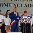 Primarul din Adâncata, Viorel Cucu, a premiat opt cupluri de aur și patru elevi eminenți