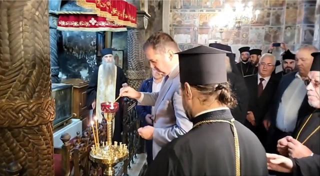 „Crucea Bucovinei”, conferită de ÎPS Calinic ministrului Cseke Attila, după semnarea contractului pentru restaurarea Mănăstirii „Sf. Ioan”