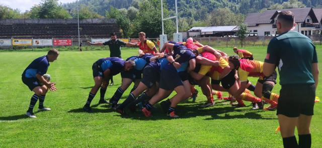 Fază de joc din meciul de rugby Humor – Suceava