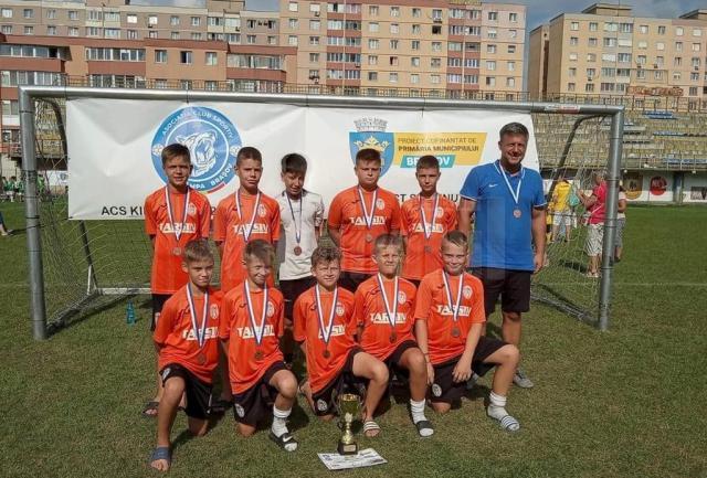 Micii fotbaliști de la Juniorul Suceava s-au remarcat la turneul de la Brașov