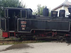 Mocănița Huțulca a deraiat de pe şine în urma impactului cu autoturismul