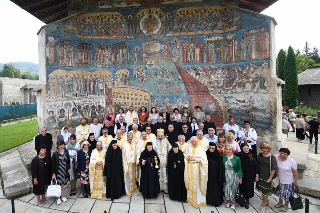 Promoția 1985 de la Facultatea de Teologie Ortodoxă din Sibiu s-a reunit la Mănăstirea Voroneț Foto Constantin Ciofu