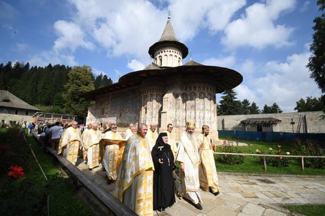 Promoția 1985 de la Facultatea de Teologie Ortodoxă din Sibiu s-a reunit la Mănăstirea Voroneț Foto Constantin Ciofu