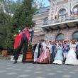 Deschiderea oficială a Festivalului „Birlic” a avut loc luni, 22 august, cu parada costumelor de teatru