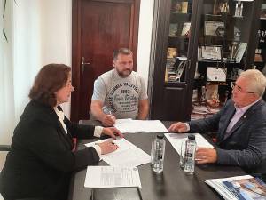 Primarul Sucevei, Ion Lungu, la discuțiile cu Doina Iacoban, subsecretar de stat de la Ministerul Investițiilor și Proiectelor Europene