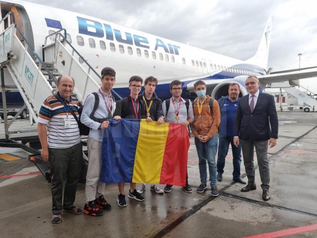 Olimpicii romani au fost asteptati la aeroport de ministrul Sorin Cimpeanu