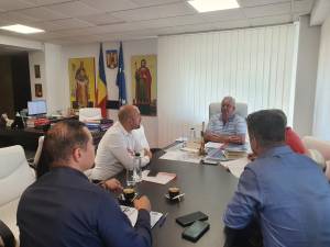 Primarul Sucevei, Ion Lungu, la discuții cu reprezentanții  companiei Delgaz Grid SA Tg. Mureș 1