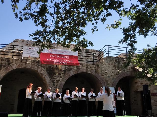 Zilele Culturii Polone au debutat cu o expoziție, un concert susținut de pianista Maria Chaykovskaya și cu cântece patriotice interpretate de Corul feminin „Canzona”