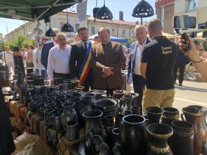 Președintele CJ Suceava Flutur a vizitat Târgul Olarilor „Ochiul de Păun”