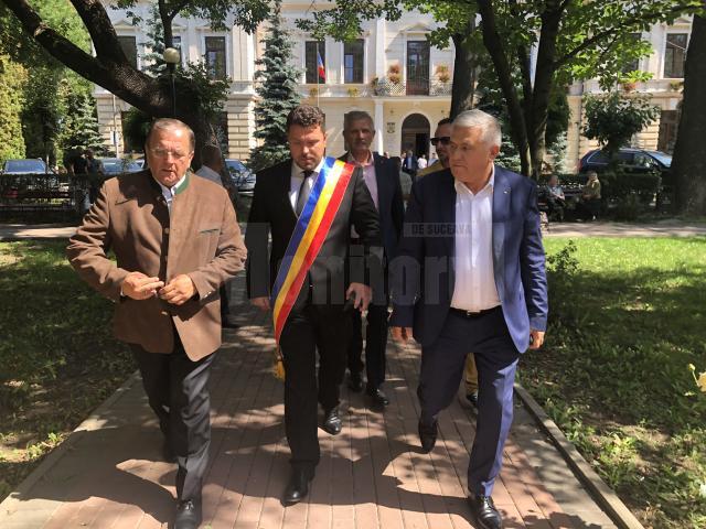 Președintele CJ Suceava Flutur a vizitat Târgul Olarilor „Ochiul de Păun”