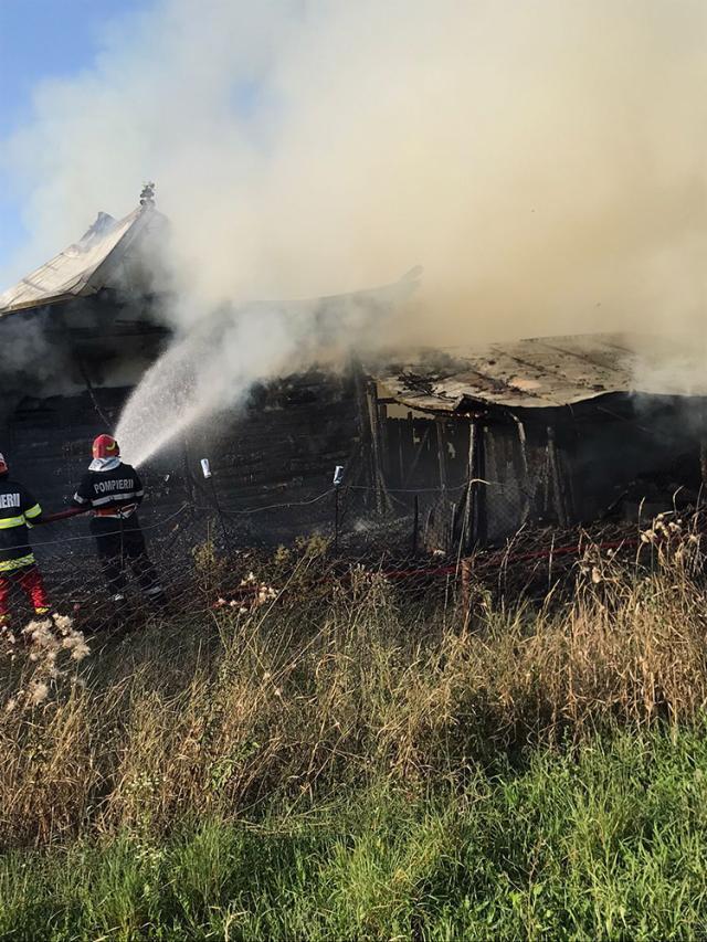 Casa unei bătrâne de 92 de ani, distrusă de un incendiu