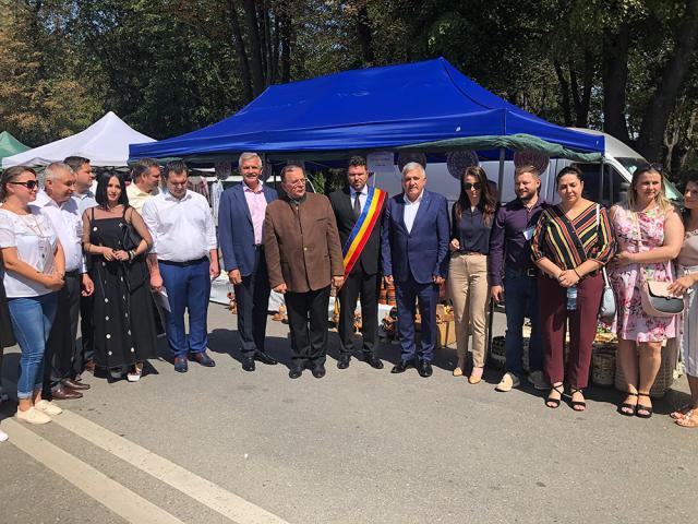 Președintele CJ Suceava, Gheorghe Flutur, a vizitat Târgul Olarilor „Ochiul de Păun”