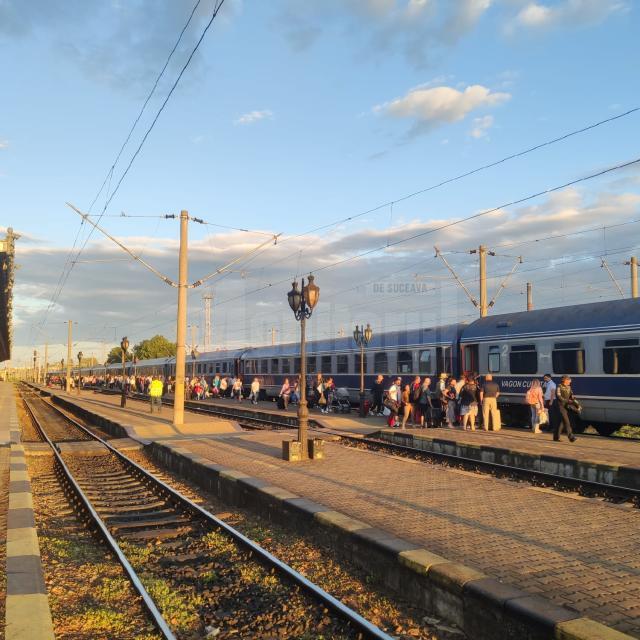Trenul Suceava – Mangalia a circulat și cu 13 vagoane