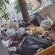 Peste 20 de metri cubi de gunoi a fost scos din apartamentul femeii