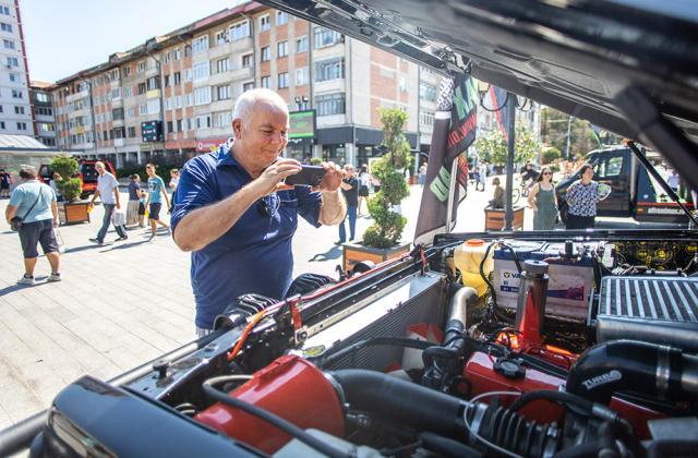 Mașini spectacol și mii de oameni, la prima ediție a Off Road Max Bucovina - 4X4 Show