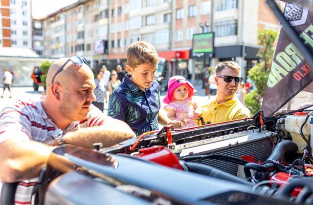 Mașini spectacol și mii de oameni, la prima ediție a Off Road Max Bucovina - 4X4 Show