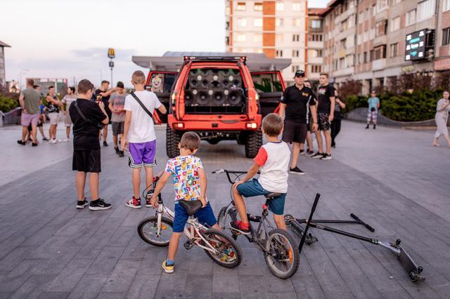 Mașini spectacol și mii de oameni, la prima ediție a Off Road Max Bucovina - 4X4 Show