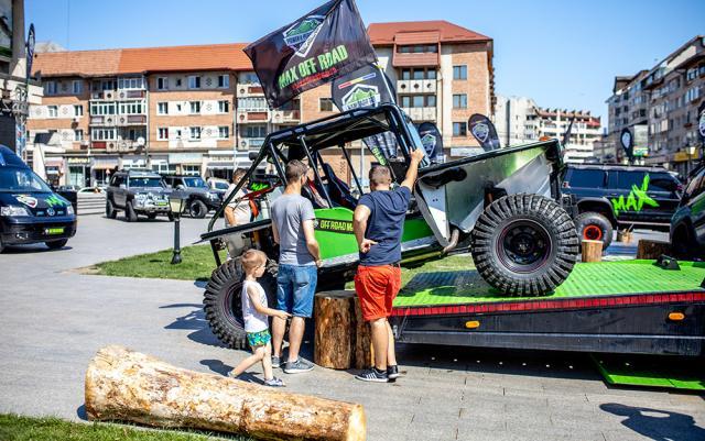 Mașini spectacol și mii de oameni, la prima ediție a Off Road Max Bucovina - 4X4 Show