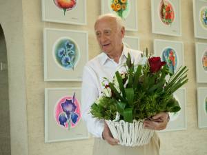 Artistul plastic Radu Bercea in expozitia cu flori, la implinirea varstei de 83 de ani (2)
