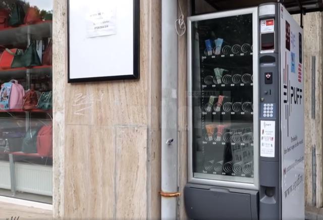 Automat de vânzare a vape-urilor cu nicotină, amplasat chiar în centrul Sucevei
