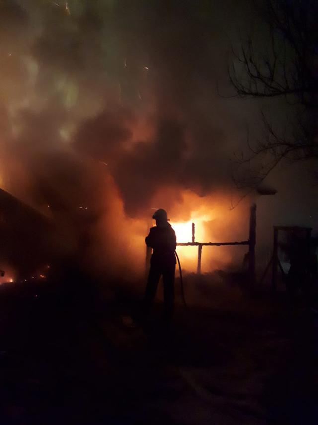 Incendiu puternic, cu pagube mari, la Câmpulung Moldovenesc