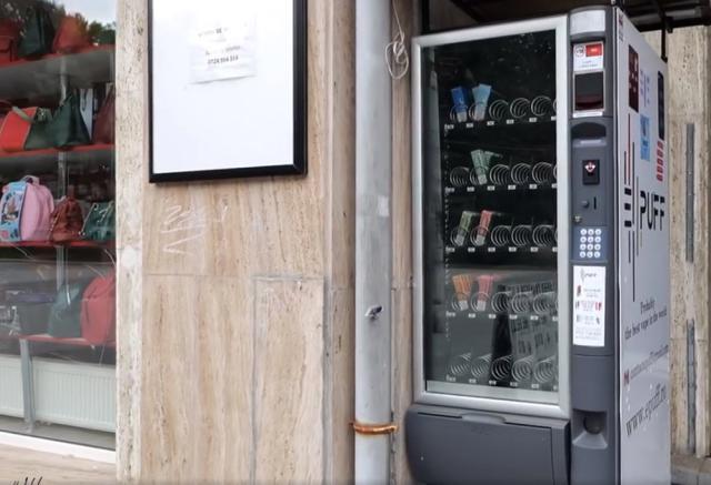 Automat de vânzare a vape-urilor cu nicotină, amplasat chiar în centrul Sucevei