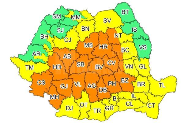 Cod galben și cod portocaliu de furtuni și ploi, în aproape toată țara