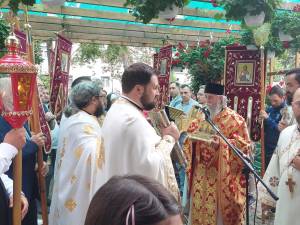 Zeci de credincioși au participat la procesiunea cu Icoana Maicii Domnului-Făcătoare de minuni, la Biserica Spitalului Județean de Urgență „Sfântul Ioan cel Nou”
