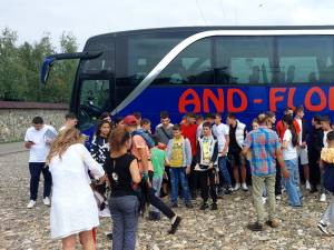 Excursie gratuită pentru 50 de copii și tineri din centre de plasament și din familii nevoiașe
