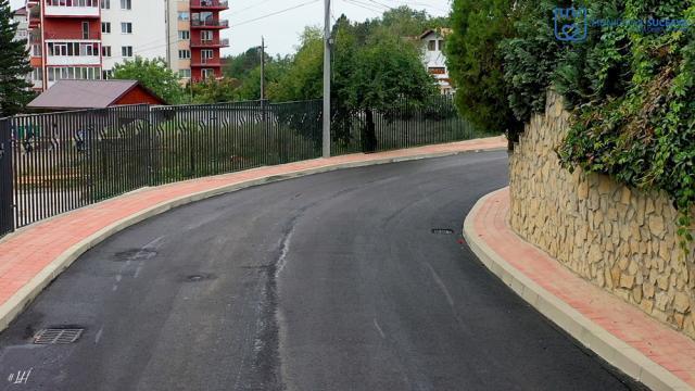 Strada Narciselor, refăcută inclusiv cu trotuar de acces către Liceul Filadelfia