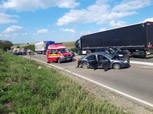 Un minor și doi adulți, transportați la spital după un accident pe drumul european 85