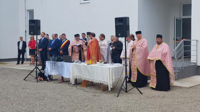 Alături de primarul Marinel Bălan, la deschiderea anului de la școala din Doroteia au participat și președintele CJ, Gheorghe Flutur, și prefectul Alexandru Moldovan