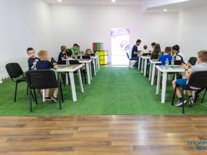 Pasionații de Rubik sunt așteptați la Shopping City Suceava, la o nouă serie a atelierelor de cub Rubik 3x3, dedicată copiilor începători