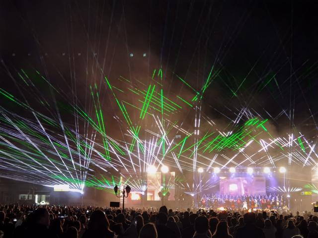 „Simfonii de toamnă”, ediția a IX-a, un eveniment exploziv, o seară memorabilă de muzică, dans, lumini, în compania a peste 120 de artiști din Republica Moldova