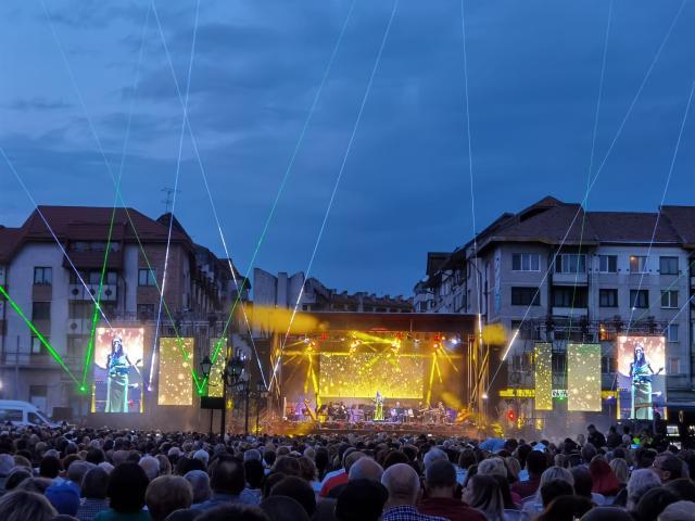 „Simfonii de toamnă”, ediția a IX-a, un eveniment exploziv, o seară memorabilă de muzică, dans, lumini, în compania a peste 120 de artiști din Republica Moldova