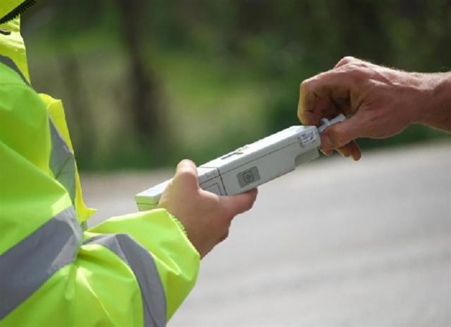 Beat criță, a lovit o mașină, a rănit o femeie și a plecat de la locul accidentului Foto desteptarea.ro