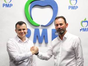 Marian Andronache alături de noul lider al tinerilor din PMP Suceava, Robert Vasile Ciocan