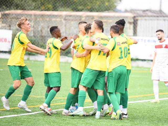 Forestierii se bucură după victoria cu Dante. Foto - Facebook - Fotograful Sportiv