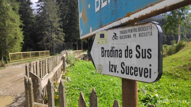 Minunatele peisaje din Bucovina, promovate printr-un tur cicloturistic