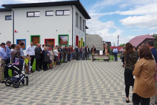 Două investiții noi din Horodnic de Sus, o sală de sport și o grădiniță, inaugurate în prezența primarului Valentin Luță