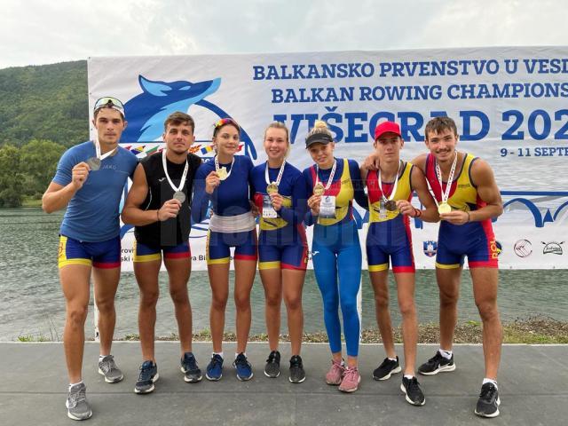 Canotorii de la CSM Suceava prezinta cu mandrie medaliile cucerite