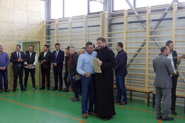 Două investiții noi din Horodnic de Sus, o sală de sport și o grădiniță, inaugurate în prezența primarului Valentin Luță