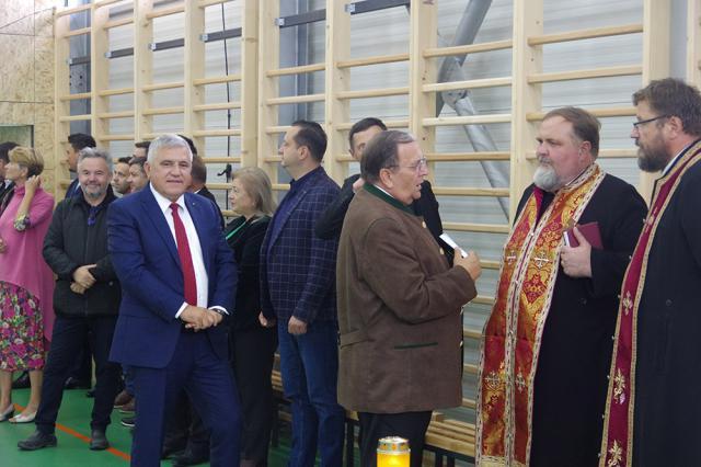 Două investiții noi din Horodnic de Sus, o sală de sport și o grădiniță, inaugurate în prezența primarului Valentin Luță