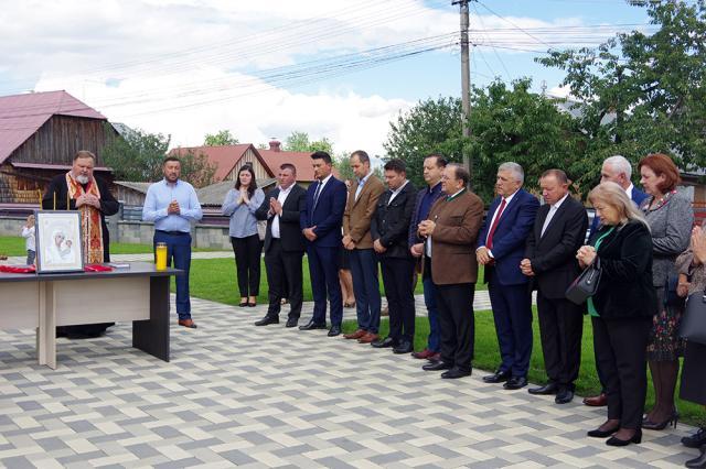 Două investiții noi din Horodnic de Sus, o sală de sport și o grădiniță, inaugurate în prezența primarului Valentin Luță