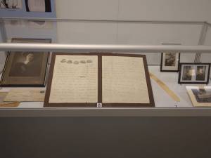 Tocul folosit de Nicolae Titulescu la semnarea Tratatului de la Trianon, „vedeta” expoziției temporare de la Muzeul de Istorie
