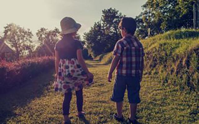 Iubirea dăinuiește prin fapte – unele aparent banale, altele duse până la jertfă